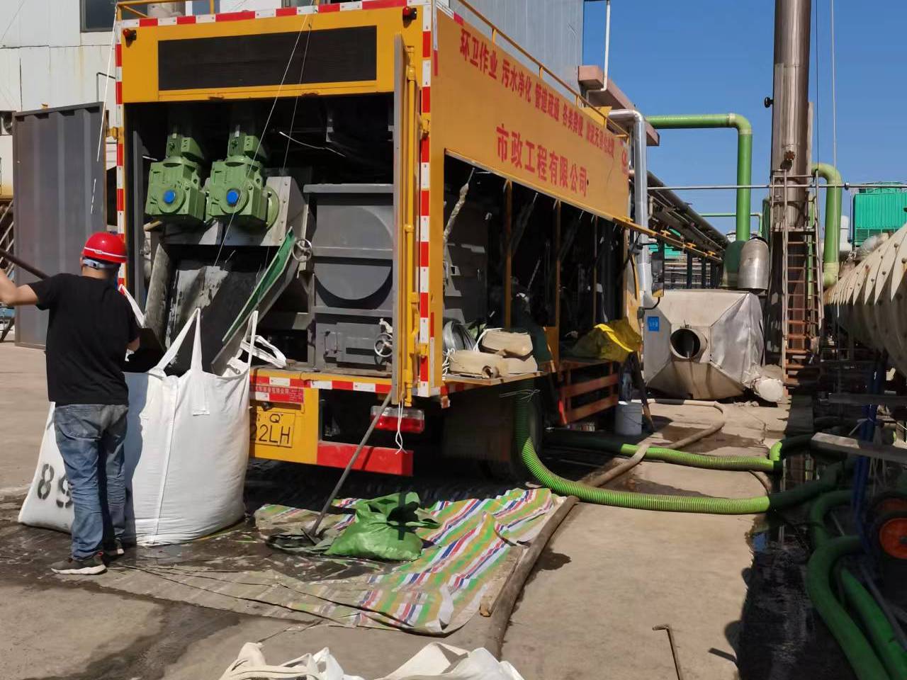 都兰淤泥压干处理